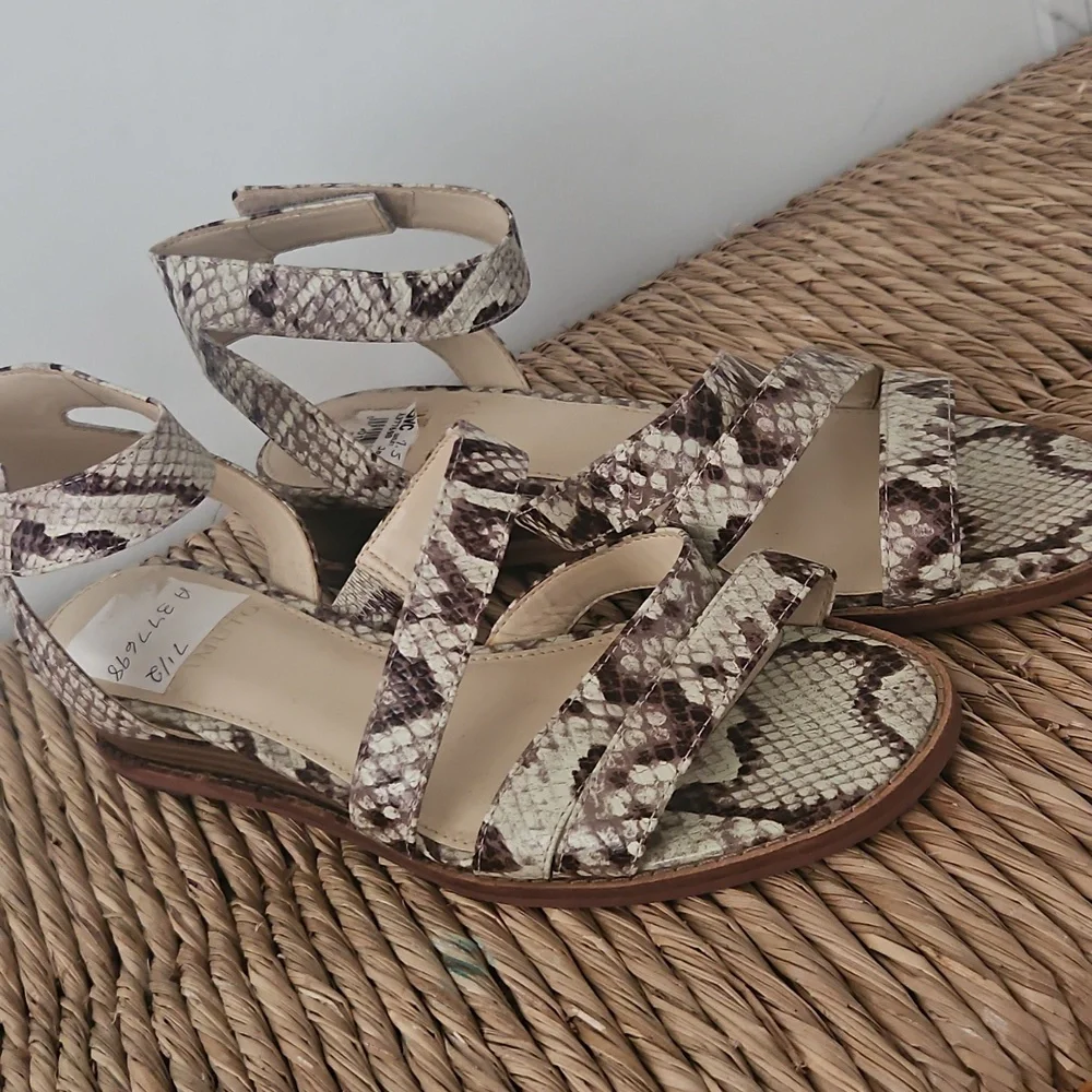 Vince Camuto Size 7 And 1/2 Snakeskin Strappy Sandal